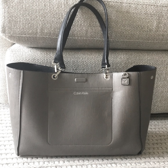 Reversible Calvin Klein Tote - Picture 3 of 8